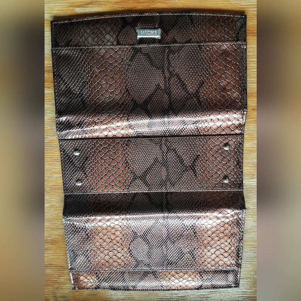 Miche Cover - Picture 4 of 4